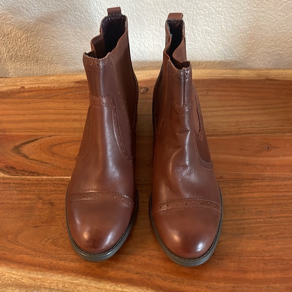 Tommy Hilfiger brown leather boots. Kamala style. - Picture 4 of 8